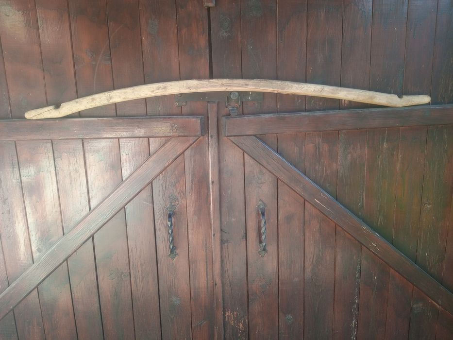 Дървена кобилица за менци.Чифт кобилица за впряг.Дървен куфар.