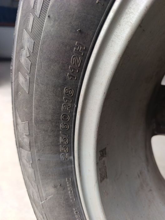 Джанти със зимни гуми Bridgestone 255/55/r18 от Ланд Роувър Дискавъри