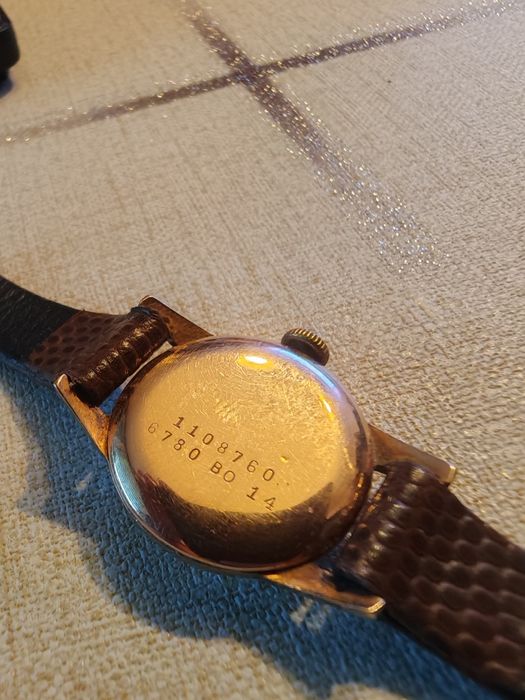 Продавам златен ръчен часовник 14к