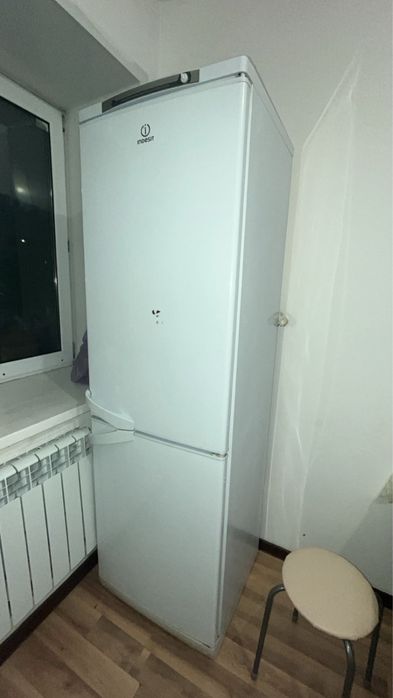 Холодильник Indesit