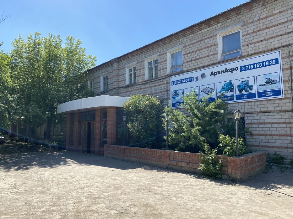 Торгово - офисное здание в городе в хорошем проходном месте (привокзал