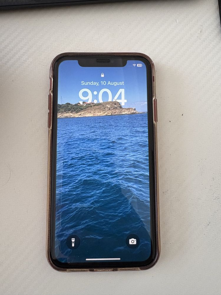 Iphone 11 със зарядно
