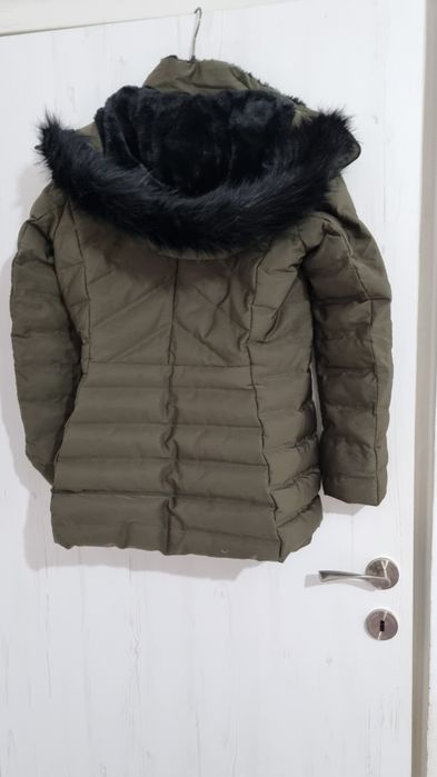 Geaca Zara masura cu pene si puf, stare f buna, purtata putin