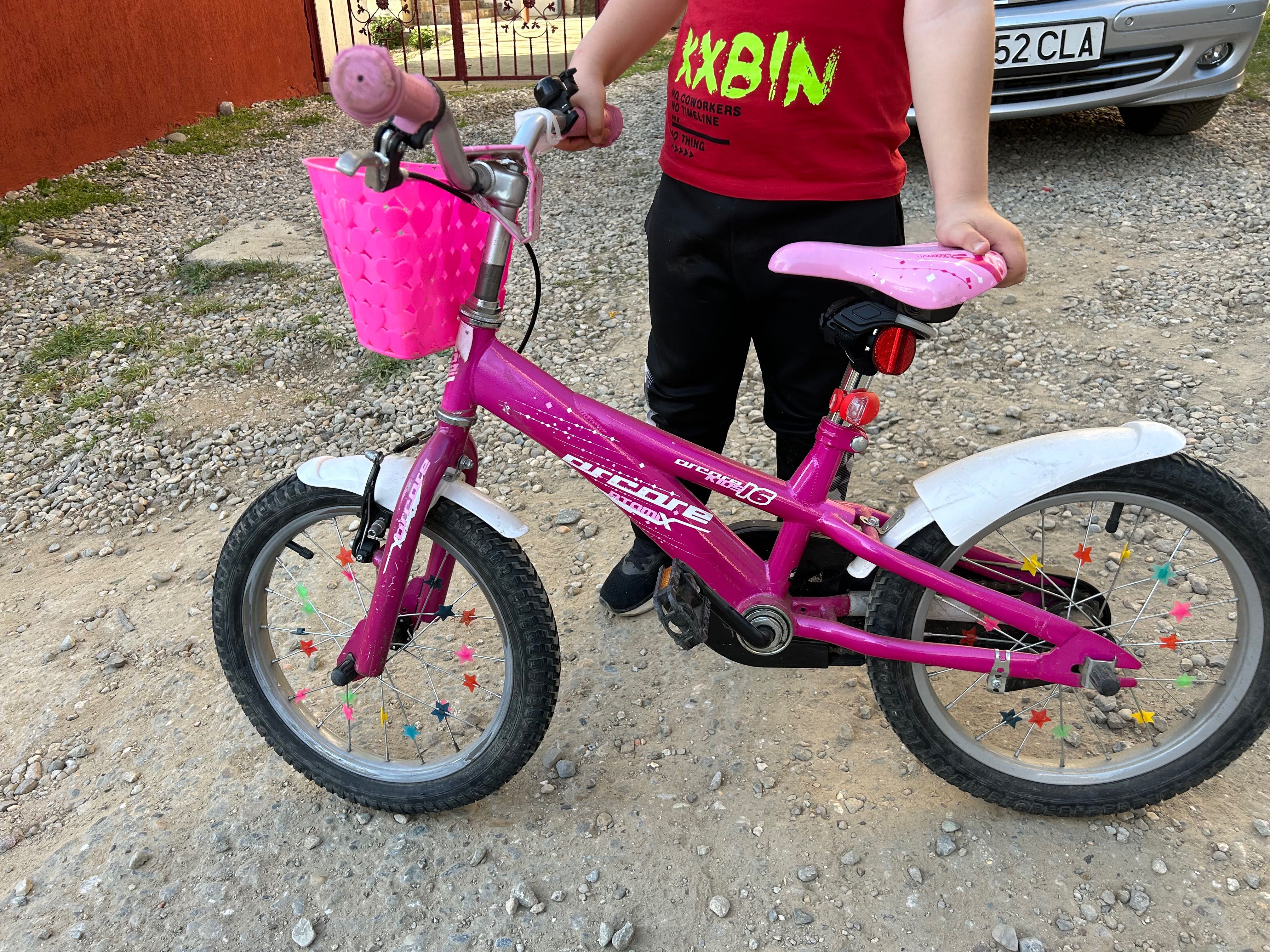 Bicicleta pentru fete între 4 și 8 ani