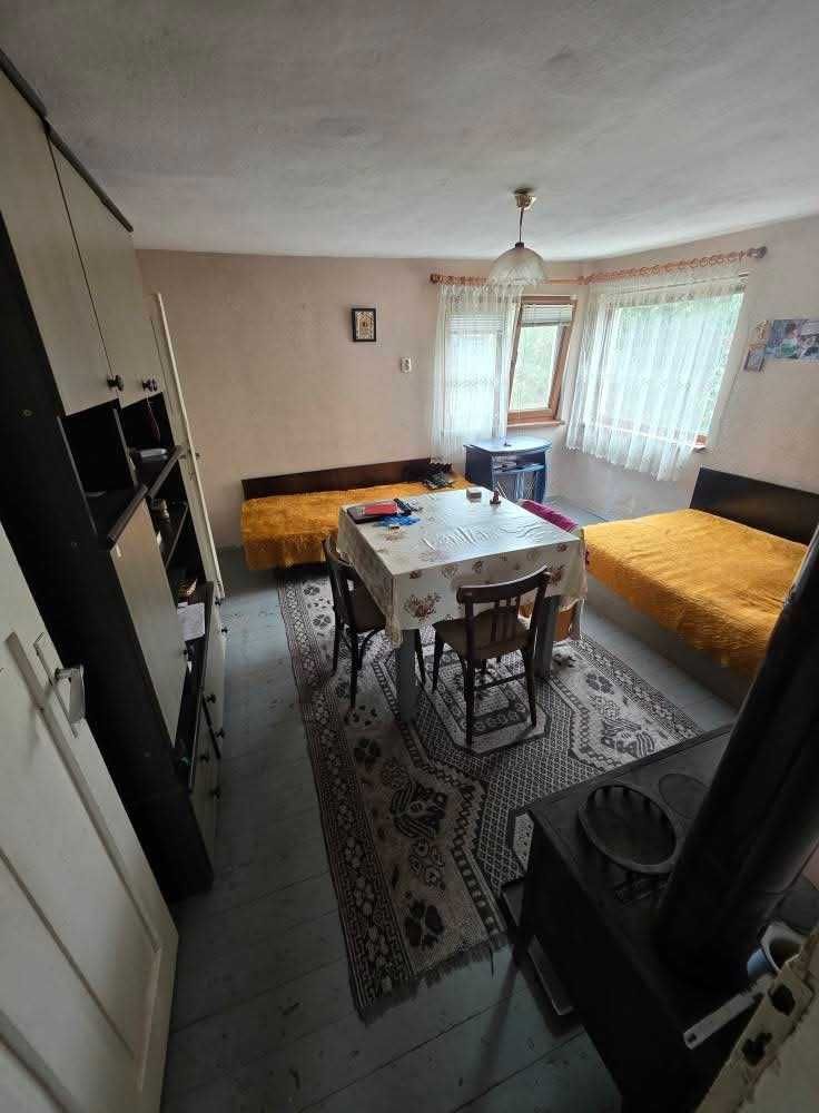 Продавам двуетажна къща