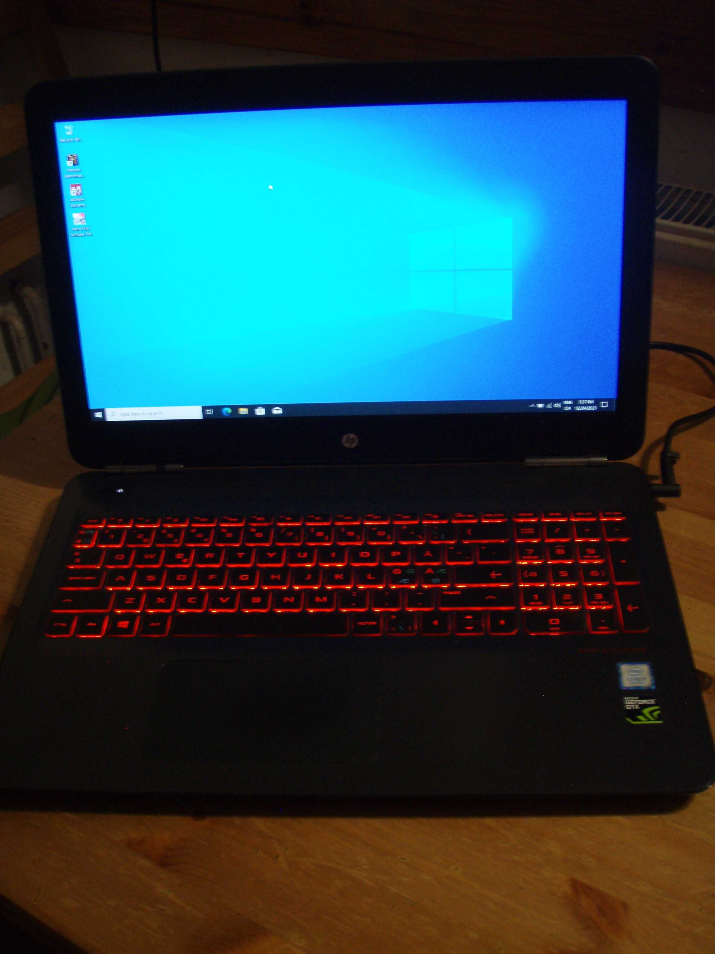 HP Omen 15 i5-7300HQ nVidia GTX 1050 2Gb SSD 128 + HDD 1Tb RAM 8 Gb