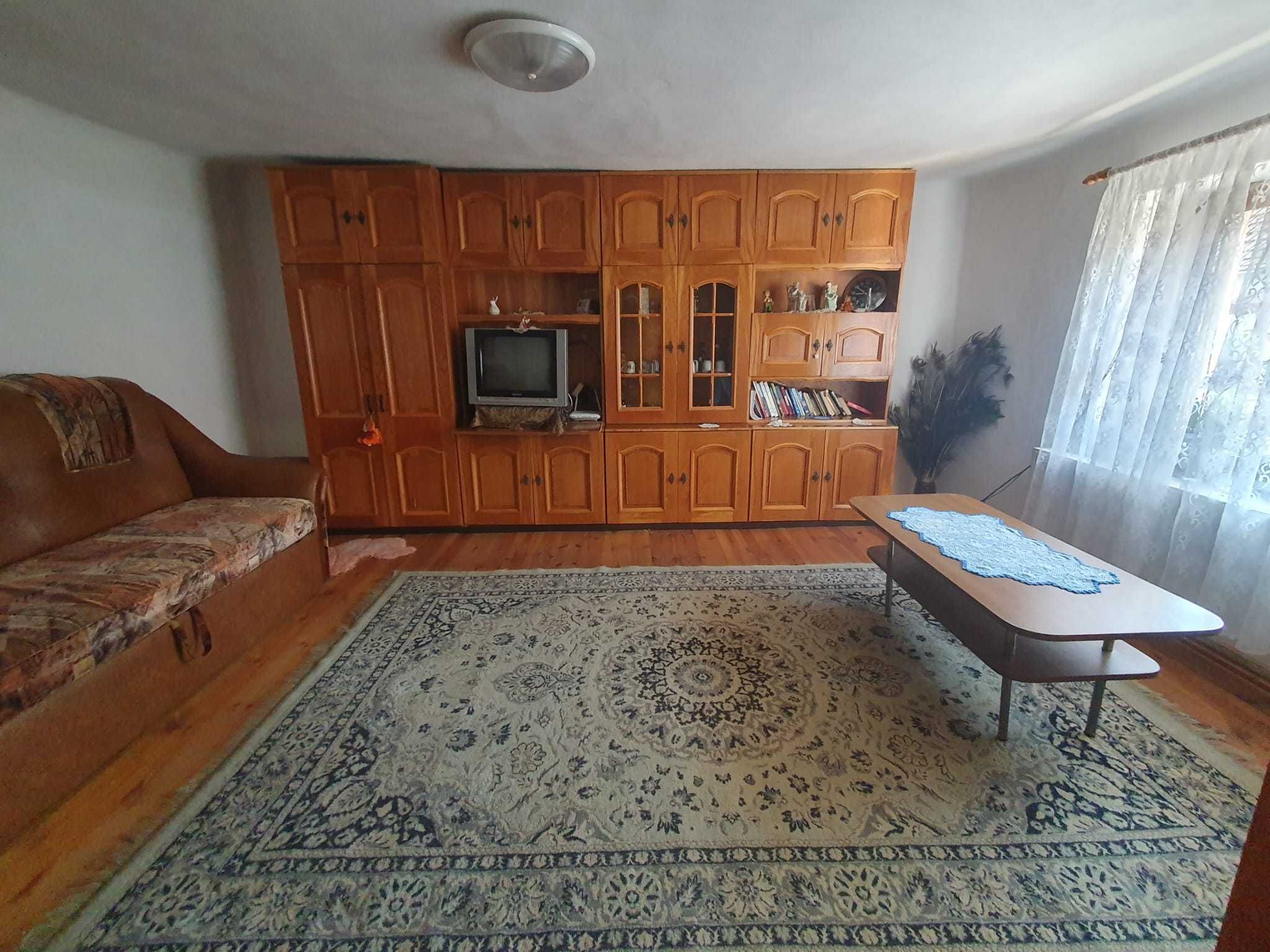 Casa la tara de vanzare