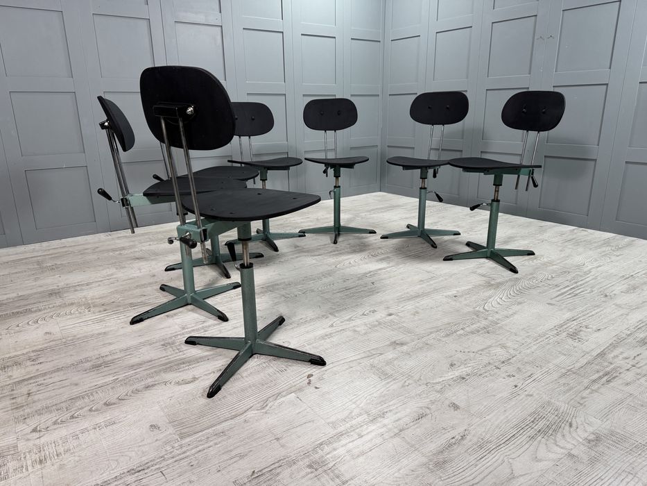 Винтидж индустриални работни столове Р460