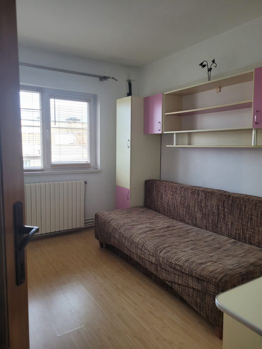 Inchiriez apartament 3 camere Rovine