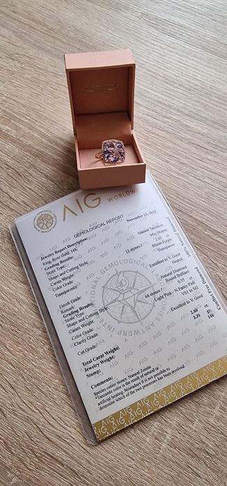 Inel aur roz cu diamante roz naturale si tanzanit
