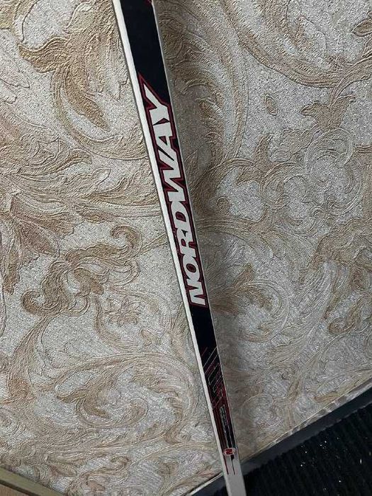 Продам клюшку для хоккея  NORDWAY для правши в отличном состояние