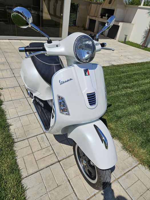 VESPA   300  GTS