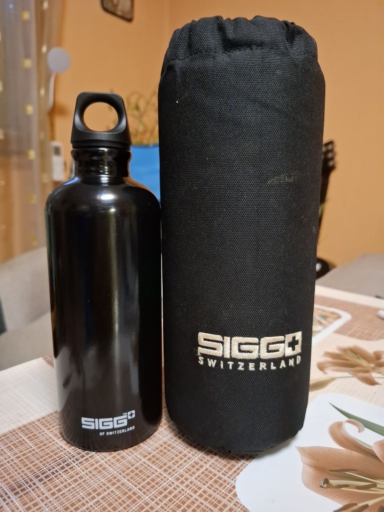 Sigg swiss made бутилка с калъф