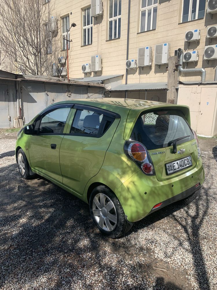 Продам свою машину. Зелёный SPARK 2011 года - 5000