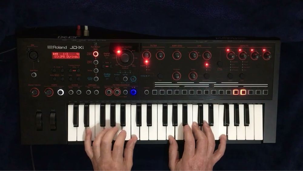 Roland JD-Xi профессиональный но очень маленький синтезатор