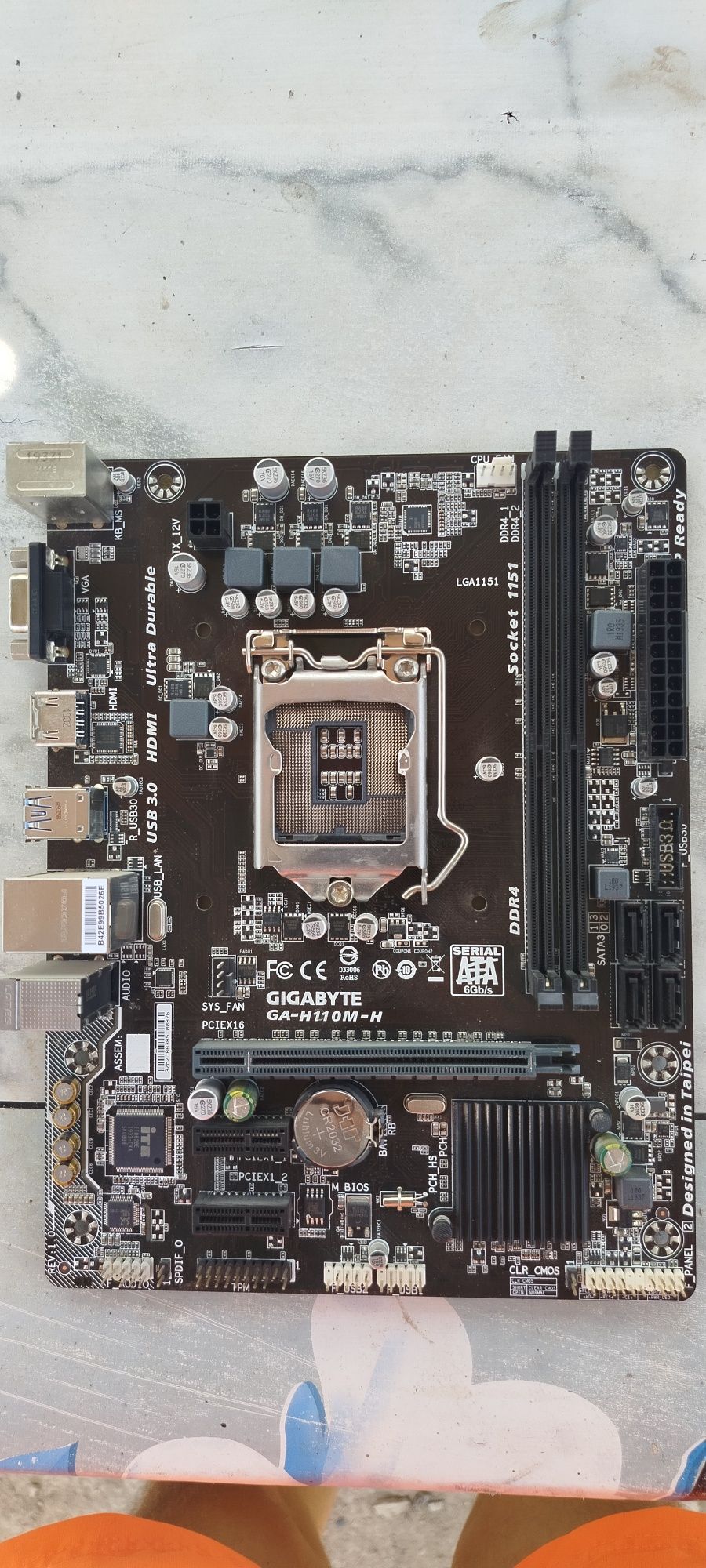Продаю материнскую плату Gigabyte GA - H110M - H