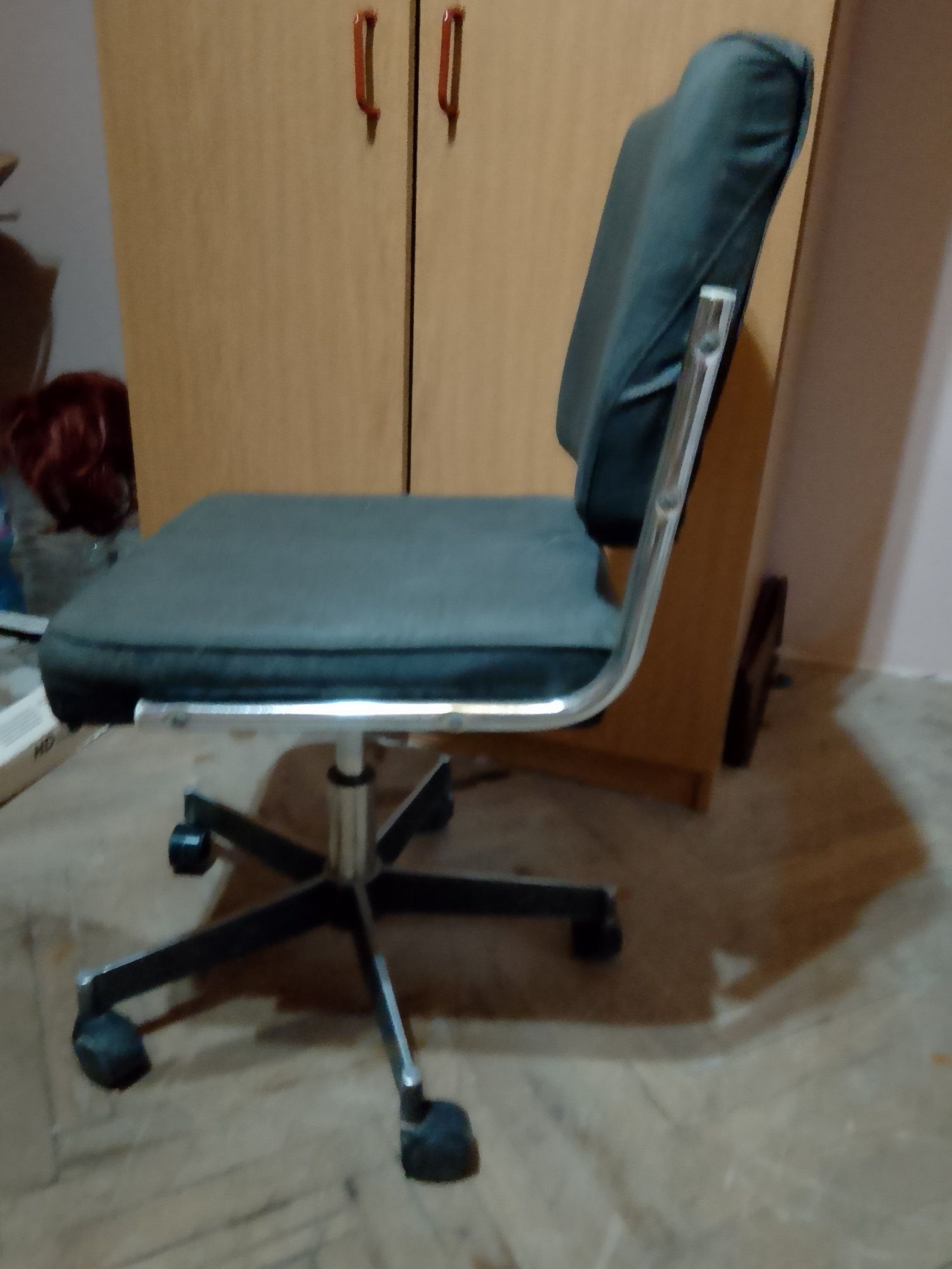 въртящ се стол кожен