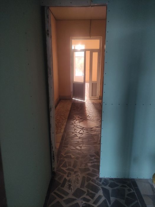 Срочно кулай локацияга эга булган бино ижарага берилади