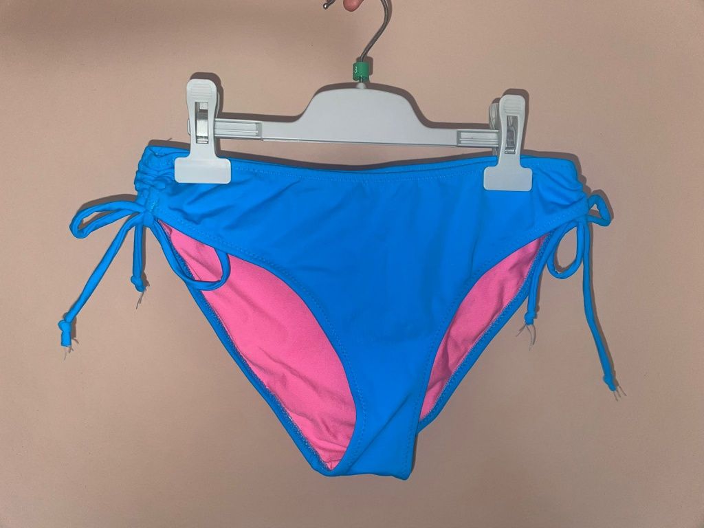 Costum de baie în două piese