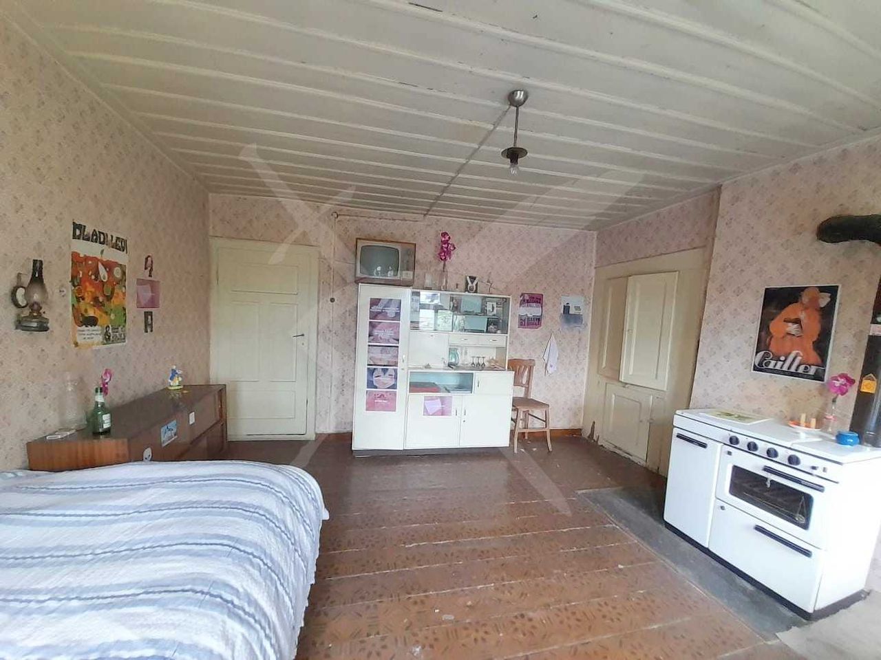 Продава се Къща в Батак - 1350 кв.м за 68 €/кв.м - Снимка #3