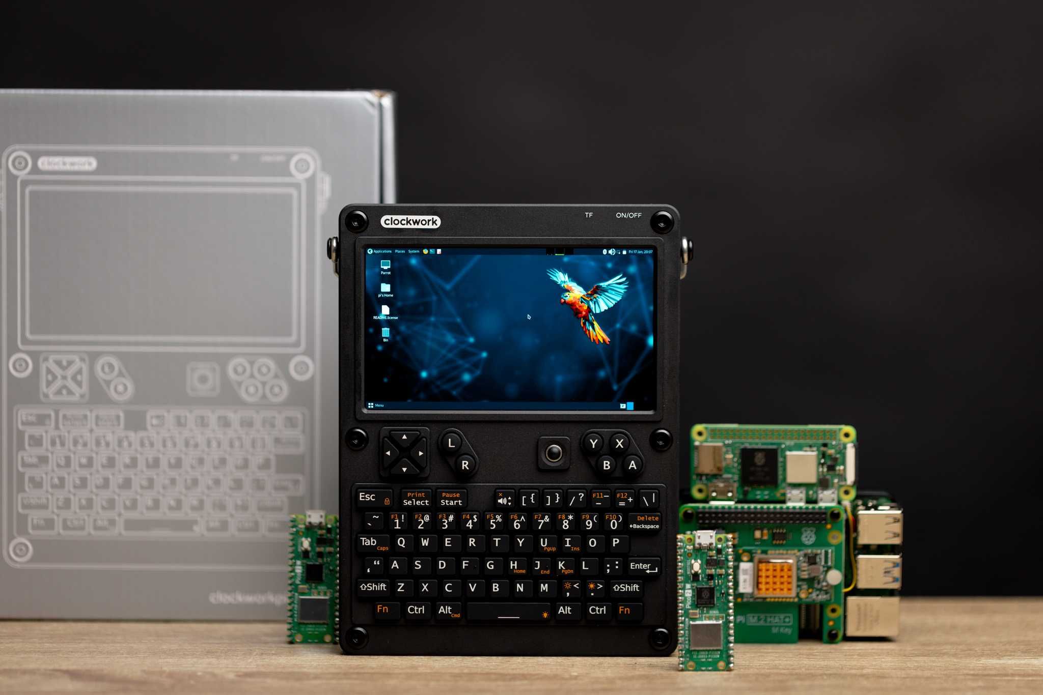Consola Linux ClockworkPi uConsole cu RaspberryPi CM4