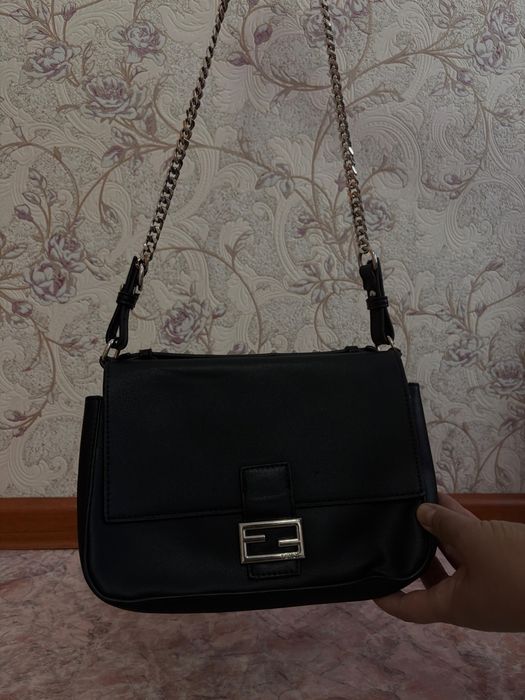 Очень красивая стильная черная сумка