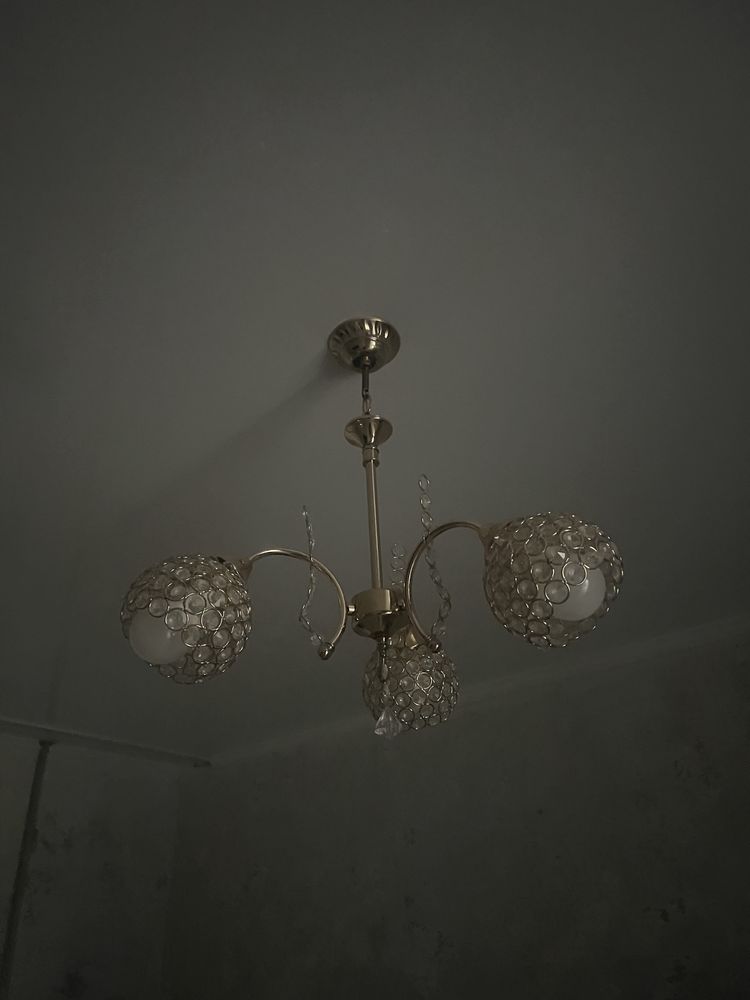 Продам хорошую люстру