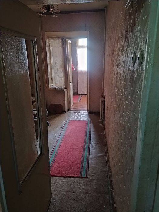 Олмазор тумани татарский поворот 3-хона 1-этаж ремонтсиз