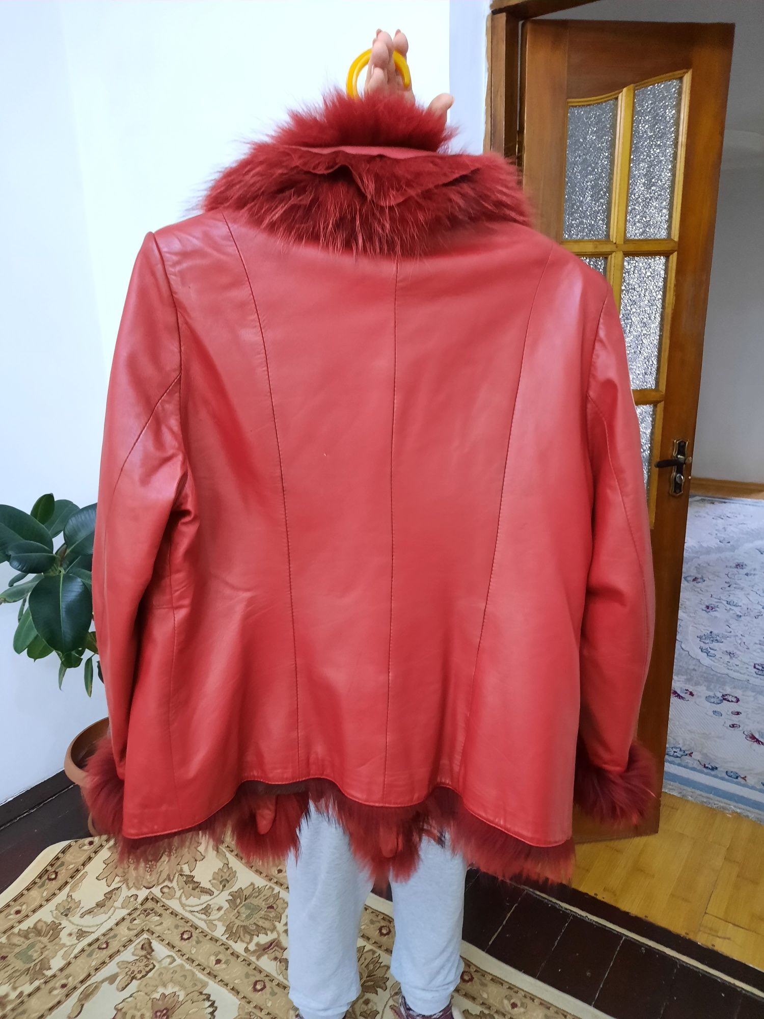 Продаётся женская кожаная куртка