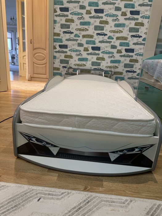 Кровать детская с матрасом