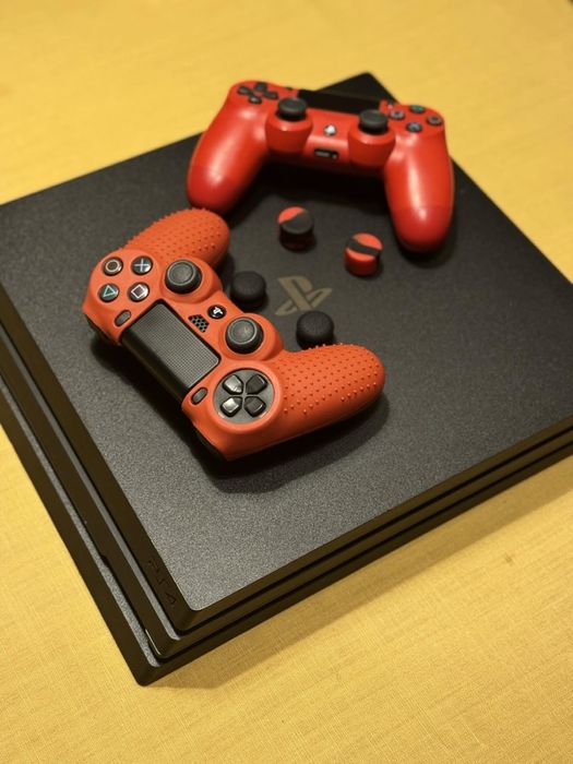 PlayStation 4 Pro 1TB с 10 Игри Пакет