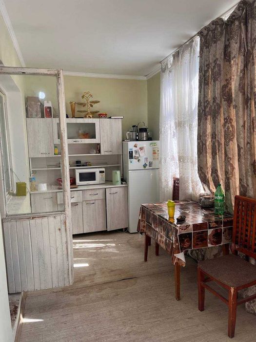 Продаю свою квартиру 2\2\2 в Мирзо-Улугбекском районе-60кв.