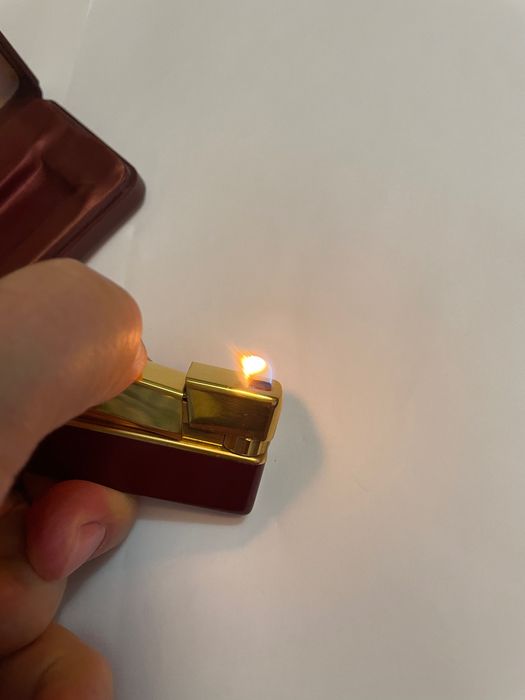 Bricheta Silver Match rosu grena mat folosita,originala  in cutie