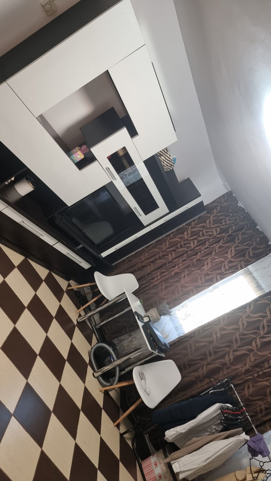 Închiriez  apartament pe termen lung