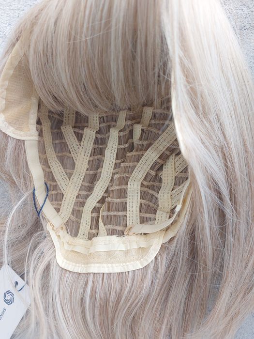 Къса руса перука с бретон