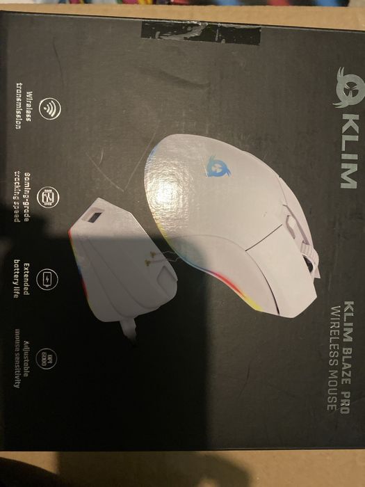 Mouse pentru jocuri wireless reîncărcabil cu bază de încărcare RGB