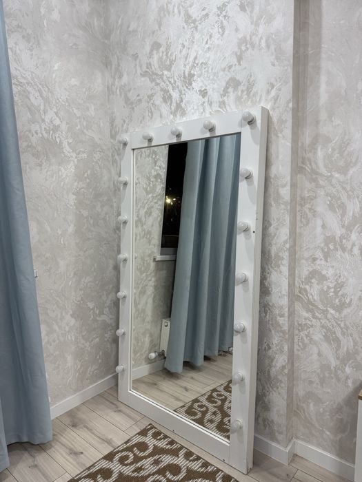 Зеркало напольное