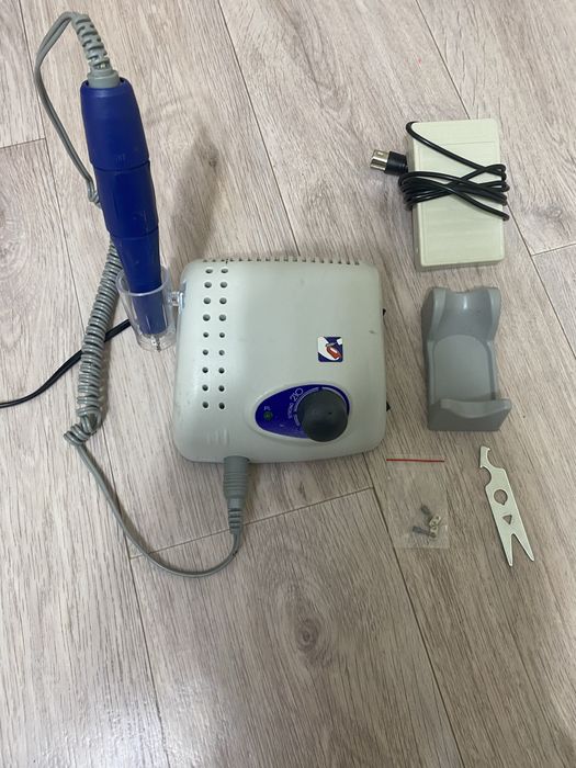 Продам аппарат для снятия маникюра.