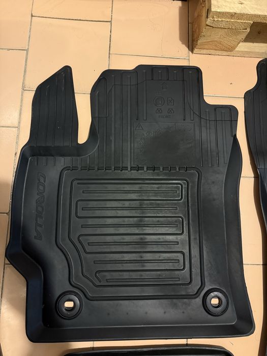 Оригинални гумени стелки Toyota Corolla hatchback 2023