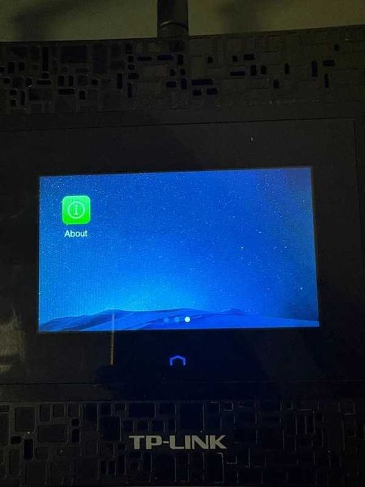 Range Extender Touchscreen 4 porturi Gigabit - TP-Link RE590T AC1900