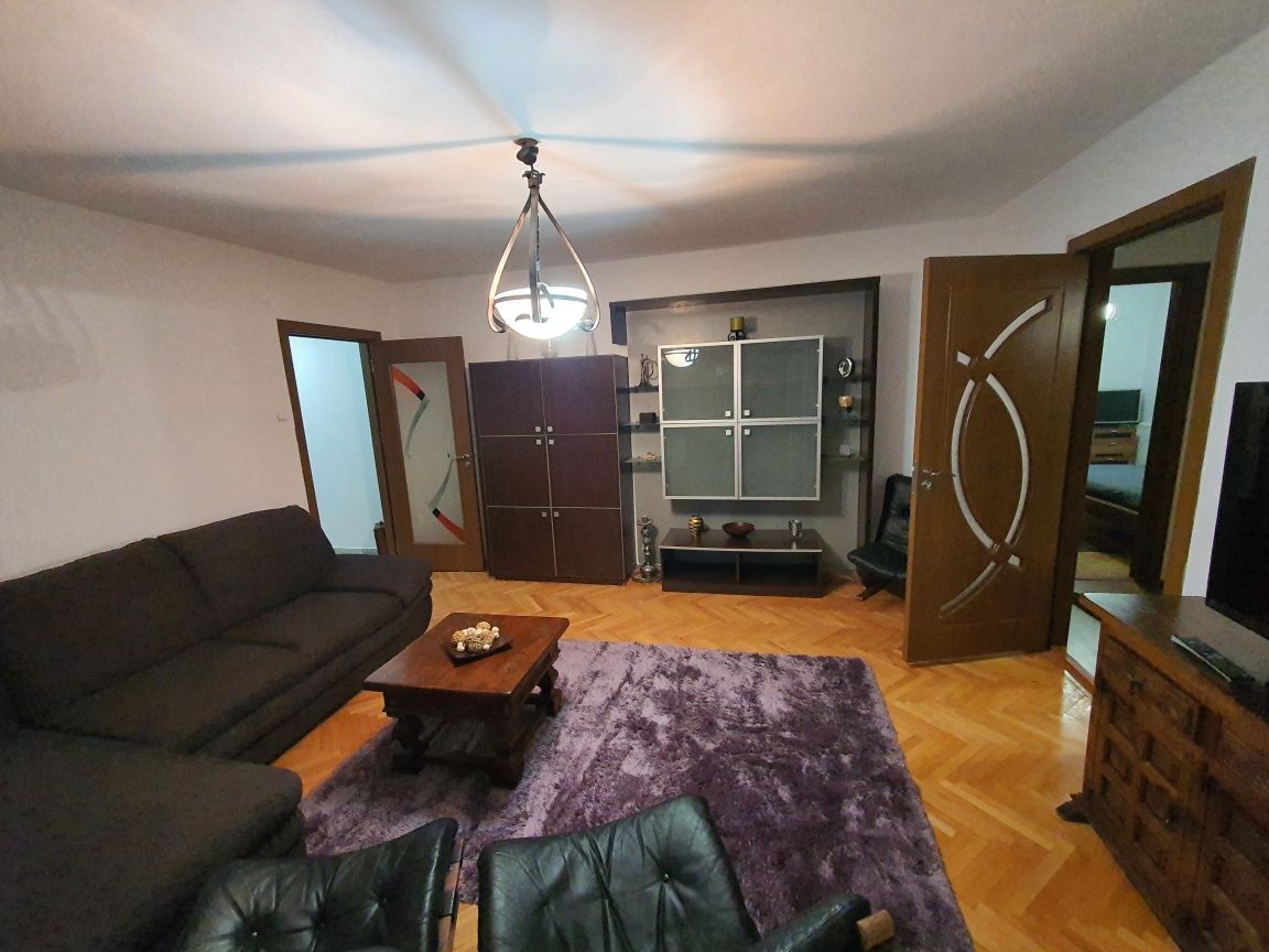 Închiriez apartament 3 camere Brazda