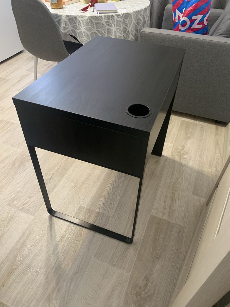 Столик IKEA в идеальном состоянии