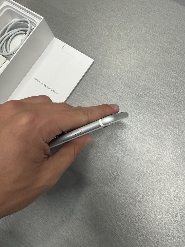 Iphone SE 64gb 2020 бял