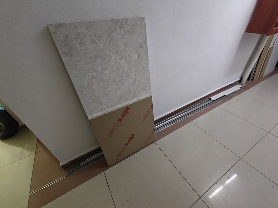 Отдам даром, 2 куска столешницы и углы