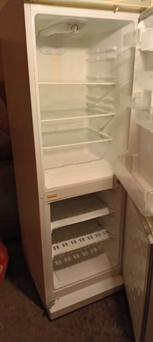 Продам Холодильник LG