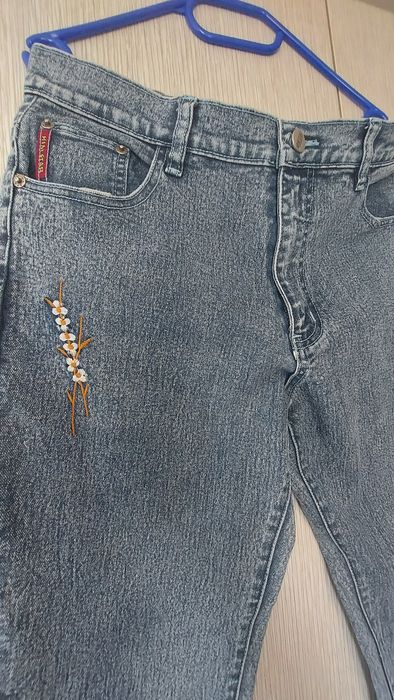 Дамски  дънки с бродерия