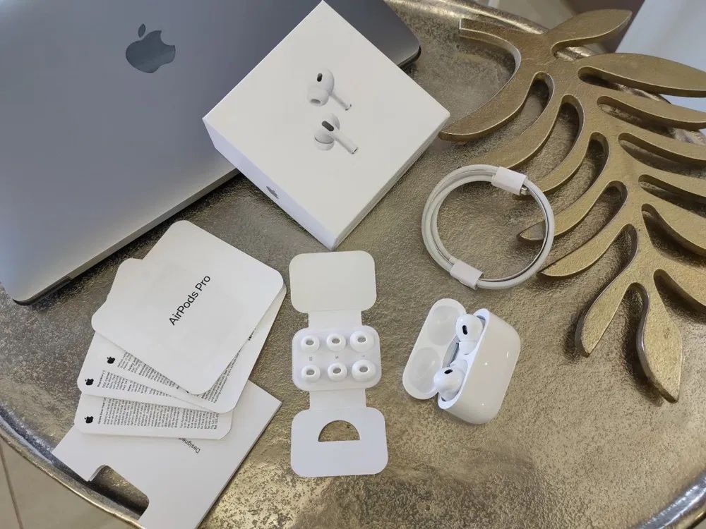 Airpods pro 2 usb-c оригинал б/у но как новый!Цена окончательно.