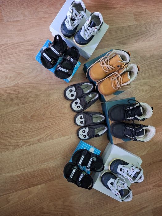 Incaltaminte copii + cadou jucarie locomotiva cu maner