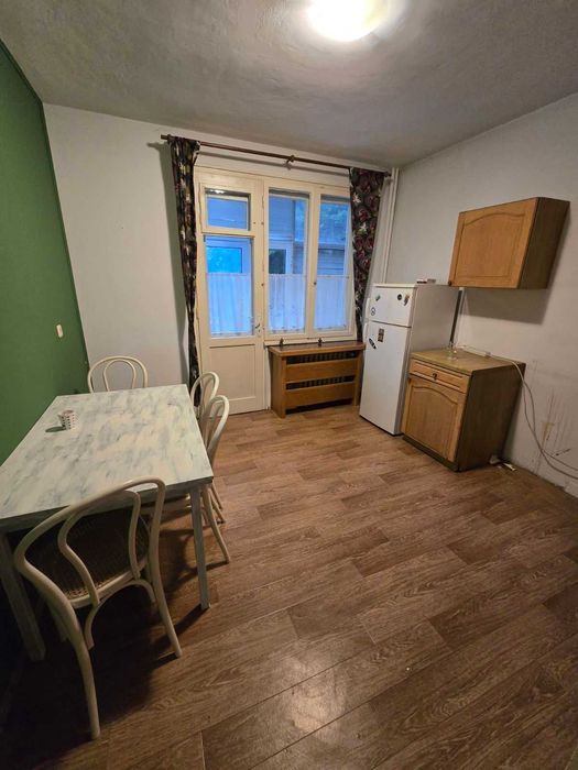 Продава се двустаен тухлен апартамент в кв. "Гео Милев"