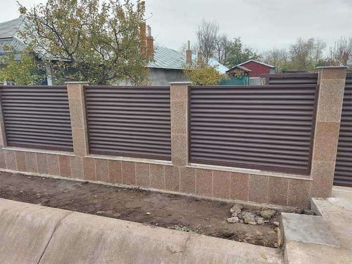 Garduri si porti panouri stil jaluzea, sipca metalica, tabla cutata